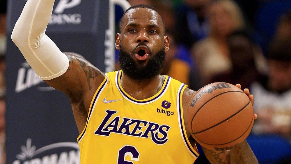 Crowns Sports-包含从巴塞罗那围绕NBA总决赛回应争议到Scout在湖人比赛中赛事规则更新，北京国安转会期远射贴柱的词条